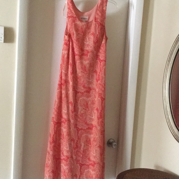 Studio I Dresses & Skirts - 🔴Paisley maxi dress